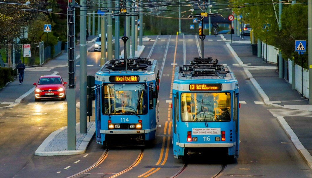— 13-åringen gikk av trikken, og de tre guttene kom bak ham. En av dem tok hardt rundt ham, skriver Oslo tingrett i dommen mot 15-åringene. — 13-åringen gikk av trikken, og de tre guttene kom bak ham. En av dem tok hardt rundt ham, skriver Oslo tingrett i dommen mot 15-åringene.
