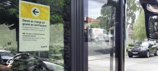 Ruter åpner fordørene på bussen igjen: - Uansvarlig før alle sjåfører er vaksinert, svarer fagforeningen Ruter åpner fordørene på bussen igjen: - Uansvarlig før alle sjåfører er vaksinert, svarer fagforeningen