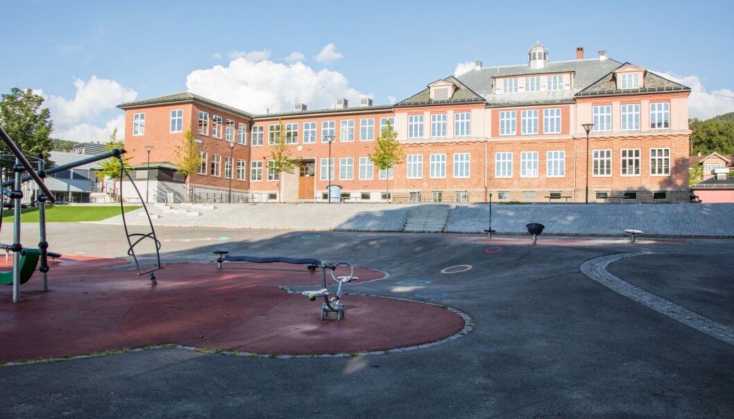 13-åringen ble tvunget til et bordtennisskur ved Kjelsås skole. Her ble han mishandlet og ranet av to 15-åringer og en 14-åring. 13-åringen ble tvunget til et bordtennisskur ved Kjelsås skole. Her ble han mishandlet og ranet av to 15-åringer og en 14-åring.