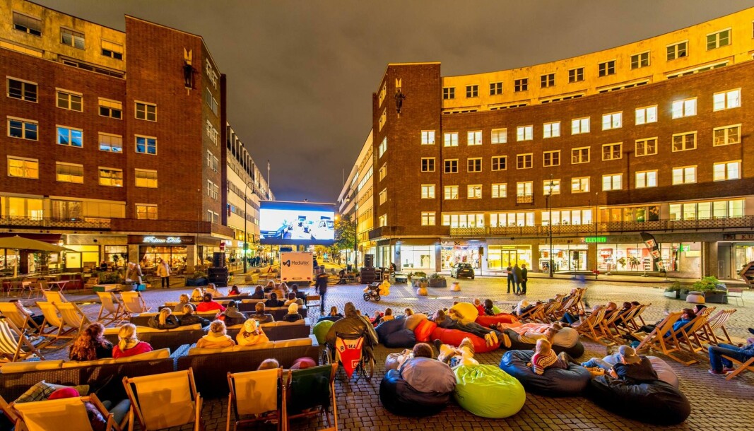 Utekinoen på Rådhusplassen etter at plassen ble bilfri i 2018, var en markering av et arbeid som kanskje har skaffet Oslo plassen på lista over byer som EU mener har potensiale til å bli klimanøytal og smart innen 2030.