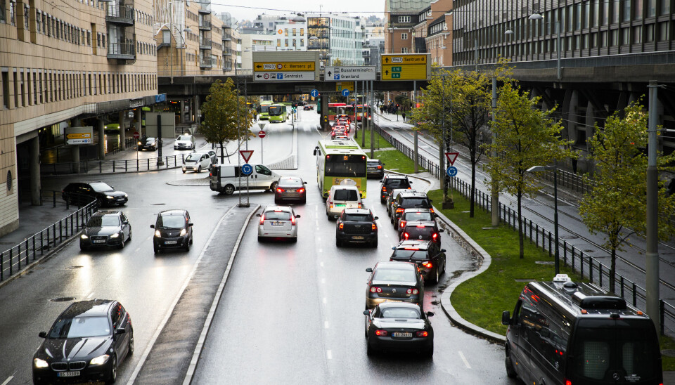 Her i Schweigaaards gate kan det bli forbudt å kjøre diesel- og bensinbil allerede fra neste år. Regjeringen sier ja til å la de rødgrønne i Oslo innføre fossifrie soner.