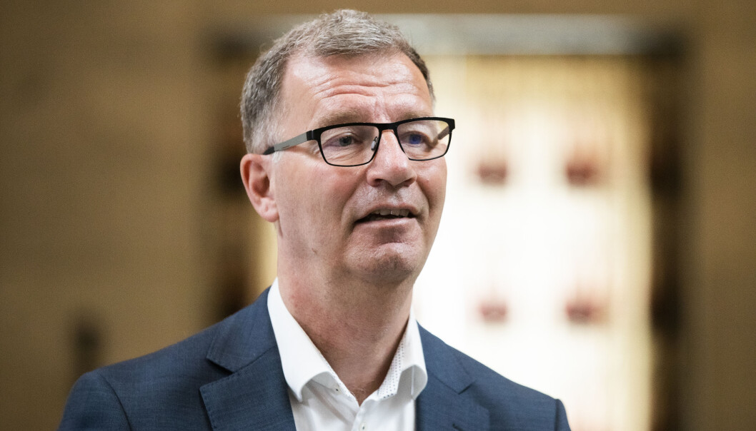 — Folk må fortsatt huske å holde avstand, vaske hender og holde seg hjemme hvis de har symptomer, sier helsebyråd Robert Steen (Ap). — Folk må fortsatt huske å holde avstand, vaske hender og holde seg hjemme hvis de har symptomer, sier helsebyråd Robert Steen (Ap).