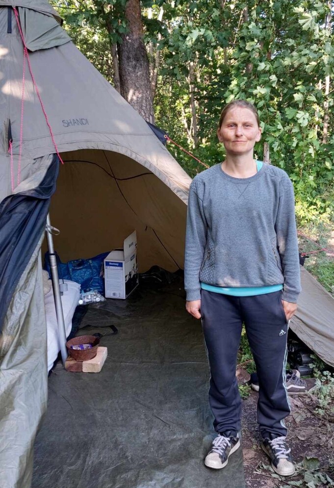 Shandi Olsen (40) har ligget campet på Langøyene i mange, mange år. Det startet da hun var liten og hun og moren bodde her om somrene. Shandi Olsen (40) har ligget campet på Langøyene i mange, mange år. Det startet da hun var liten og hun og moren bodde her om somrene.