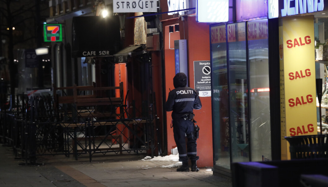 To 17-åringer er pågrepet og siktet for grov kroppsskade i forbindelse med knivstikkingen. To 17-åringer er pågrepet og siktet for grov kroppsskade i forbindelse med knivstikkingen.