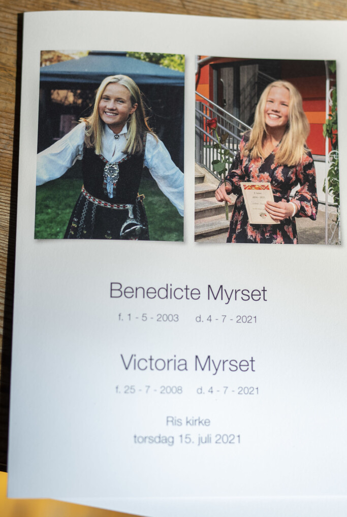 Benedicte og Victoria Myrset døde i et lynnedslag på en fjelltopp i Hareid i begynnelsen av juli. Torsdag ble de bisatt fra Ris kirke i Oslo. Benedicte og Victoria Myrset døde i et lynnedslag på en fjelltopp i Hareid i begynnelsen av juli. Torsdag ble de bisatt fra Ris kirke i Oslo.