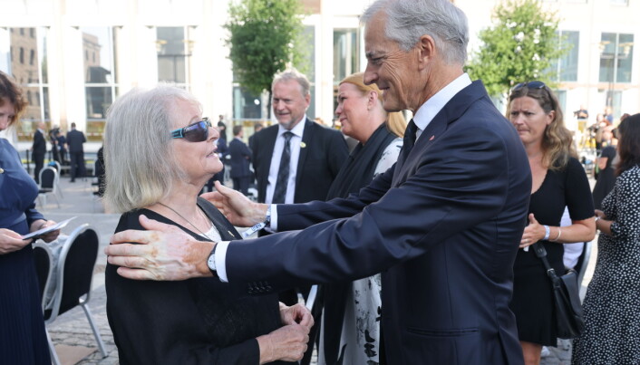 Gro Harlem Brundtland og Ap-leder Jonas Gahr Støre var til stede på minnemarkeringen. I bakgrunnen ser vi blant annet byrådsleder Raymond johansen. Foto: Geir Olsen / NTB / POOL Gro Harlem Brundtland og Ap-leder Jonas Gahr Støre var til stede på minnemarkeringen. I bakgrunnen ser vi blant annet byrådsleder Raymond johansen. Foto: Geir Olsen / NTB / POOL