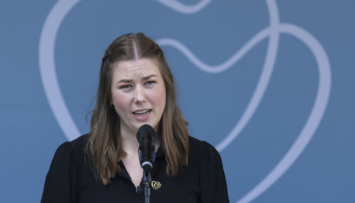 AUF-leder Astrid Hoem under minnemarkeringen i Regjeringskvartalet. — Vi har ikke stoppet hatet, sa hun. Foto: Geir Olsen / NTB AUF-leder Astrid Hoem under minnemarkeringen i Regjeringskvartalet. — Vi har ikke stoppet hatet, sa hun. Foto: Geir Olsen / NTB