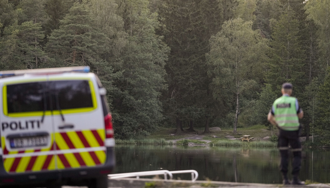 Nødetatene rykket ut til Badedammen i Groruddalen der en 33 år gammel mann døde etter en drukningsulykke. Foto: Fredrik Hagen / NTB. Nødetatene rykket ut til Badedammen i Groruddalen der en 33 år gammel mann døde etter en drukningsulykke. Foto: Fredrik Hagen / NTB.