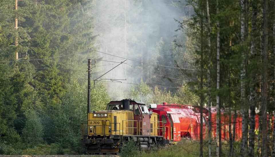 Gjøvikbanen ble stengt i flere timer mellom Oslo S og Nittedal som følge av brannen langs togskinnene.