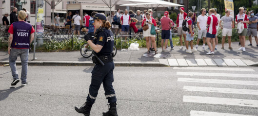 Masseslagsmål mellom VIF- og Lyn-supportere ved Bislett. En er pågrepet og en kjørt til legevakt Masseslagsmål mellom VIF- og Lyn-supportere ved Bislett. En er pågrepet og en kjørt til legevakt