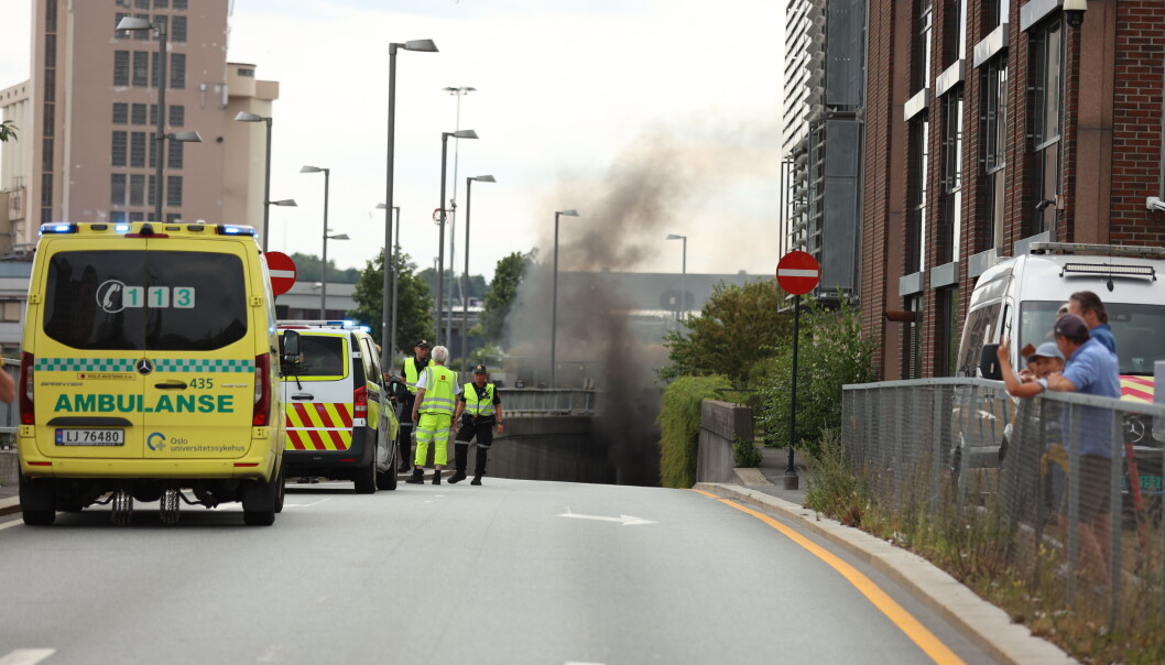 Bilbrannen skjedde ved lysåpningen i området ved Langkaia. Bilbrannen skjedde ved lysåpningen i området ved Langkaia.