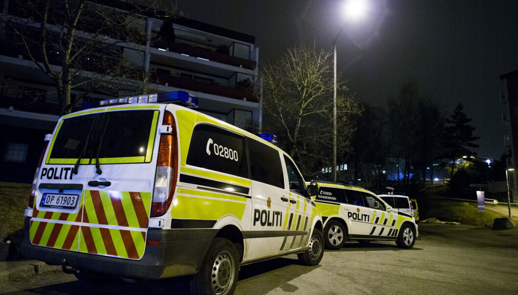 Politiet sperret av et området ved Lindeberg skole da Muhammad Shahzad Aslam ble funnet død på stedet. Politiet sperret av et området ved Lindeberg skole da Muhammad Shahzad Aslam ble funnet død på stedet.