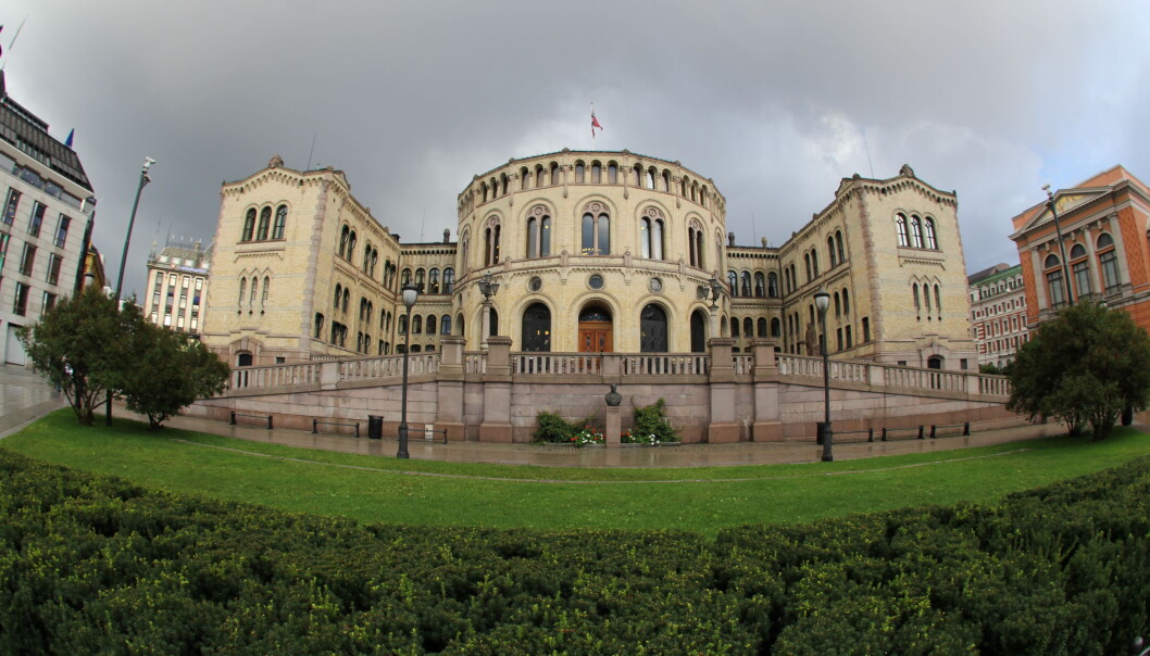 Vannet fosset inn på Stortinget under styrtregnet. Vannet fosset inn på Stortinget under styrtregnet.
