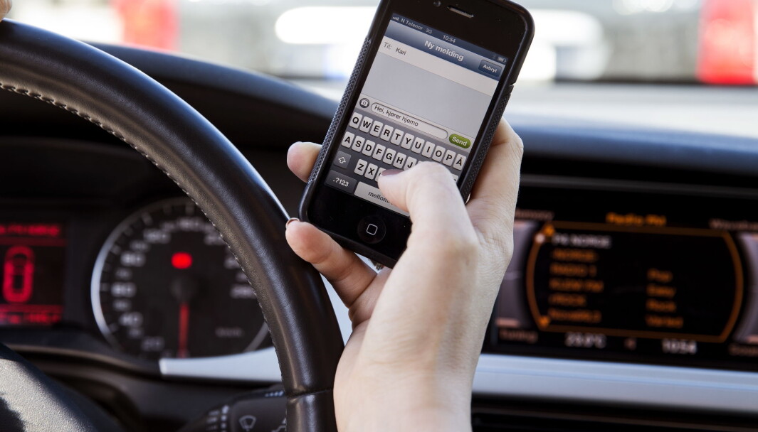 Oslo 20130502.Reglene for bruk av mobiltelefon i bil har blitt innskjerpet. Illustrasjonsfoto. Tekstmelding. SMS.Foto: Erlend Aas / NTB Oslo 20130502.Reglene for bruk av mobiltelefon i bil har blitt innskjerpet. Illustrasjonsfoto. Tekstmelding. SMS.Foto: Erlend Aas / NTB