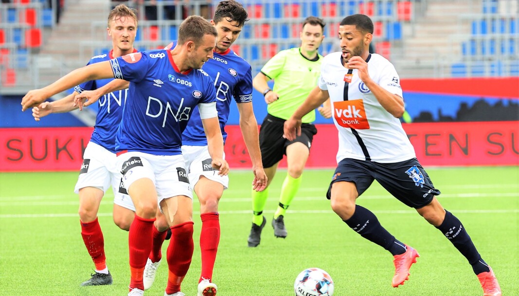 Vålerenga-kaptein Jonathan Tollås Nation og resten av forsvaret hadde god kontroll på Gent-spillerne de første 45 minuttene i kveld. Vålerenga-kaptein Jonathan Tollås Nation og resten av forsvaret hadde god kontroll på Gent-spillerne de første 45 minuttene i kveld.