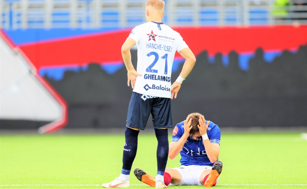 Ivan Näsberg og de andre Vålerenga-spillerne drømte om å komme videre i Conference League. Den drømmen brast til tross for kveldens 2-0 seier hjemme over belgiske Gent. Ivan Näsberg og de andre Vålerenga-spillerne drømte om å komme videre i Conference League. Den drømmen brast til tross for kveldens 2-0 seier hjemme over belgiske Gent.