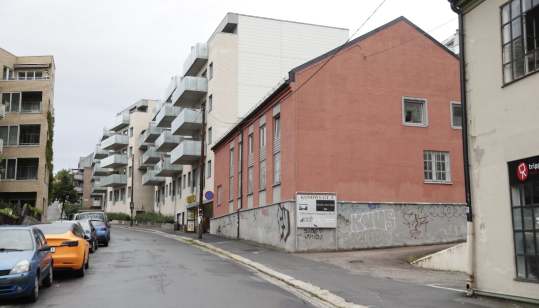 Det er funnet en mann med alvorlige skader ute på åpen gate. Politiet søker etter en eller flere gjerningspersoner. Det er funnet en mann med alvorlige skader ute på åpen gate. Politiet søker etter en eller flere gjerningspersoner.