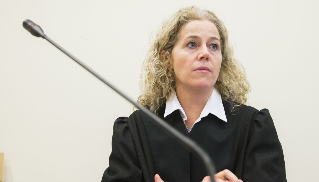 Statsadvokat Anne Christine Stoltz Wennersten varsler at hun trolig vil legge ned påstand om forvaring for mannen som er tiltalt for å ha kvalt sin egen mor til døde. Statsadvokat Anne Christine Stoltz Wennersten varsler at hun trolig vil legge ned påstand om forvaring for mannen som er tiltalt for å ha kvalt sin egen mor til døde.
