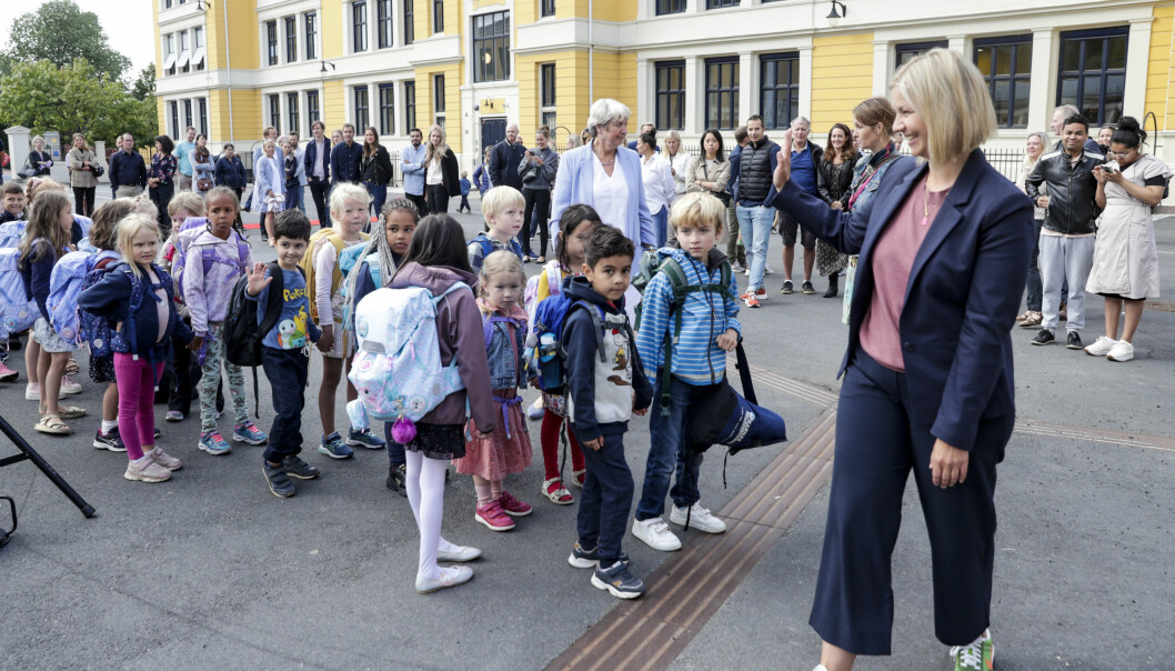 Kunnskaps- og integreringsminister Guri Melby (V) møtte førsteklassinger på første skoledag på Uranienborg skole mandag. Der var det flere som gledet seg.