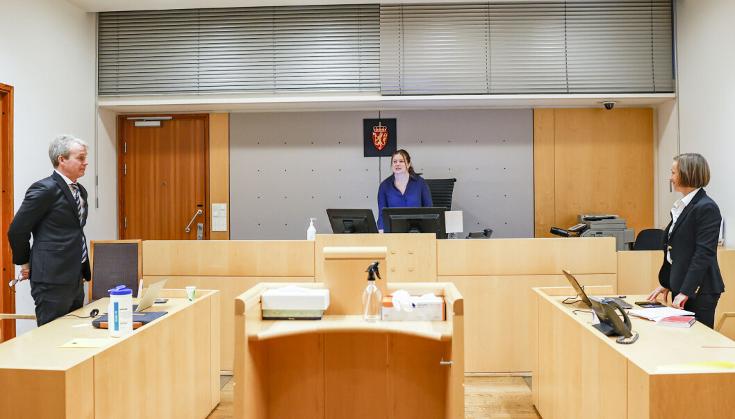 Den tiltalte 15-åringens forsvarer, advokat Bjørn Rudjord (t.v.), dommer Åsa Beck og politiadvokat Kari Kirkhorn i forbindelse med det første fengslingsmøtet i Oslo tingrett etter knivstikkingen på Lindeberg i fjor høst. Den tiltalte 15-åringens forsvarer, advokat Bjørn Rudjord (t.v.), dommer Åsa Beck og politiadvokat Kari Kirkhorn i forbindelse med det første fengslingsmøtet i Oslo tingrett etter knivstikkingen på Lindeberg i fjor høst.