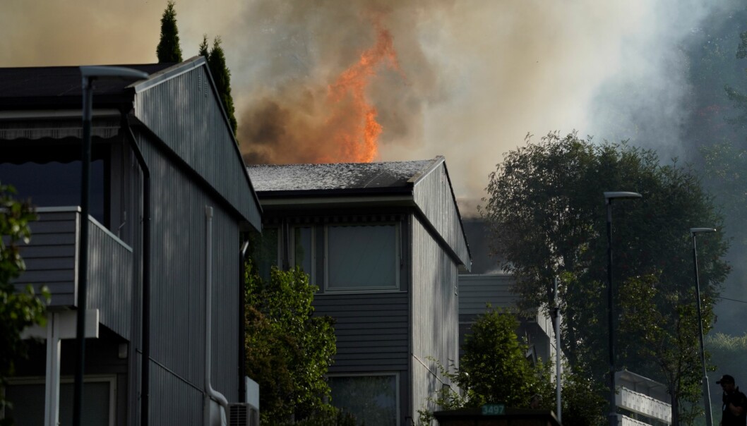 Brann i rekkehus med fire boenheter på Stovner i Groruddalen.