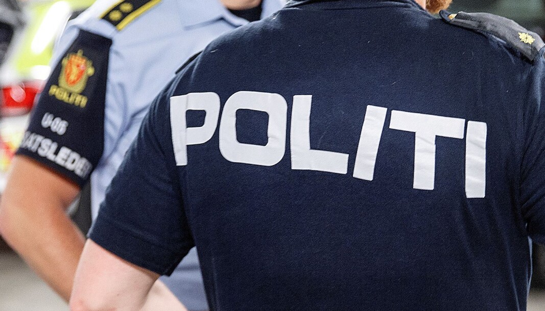 Offeret er kjørt til sykehus, og skadeomfanget er ukjent, opplyser politiet Offeret er kjørt til sykehus, og skadeomfanget er ukjent, opplyser politiet
