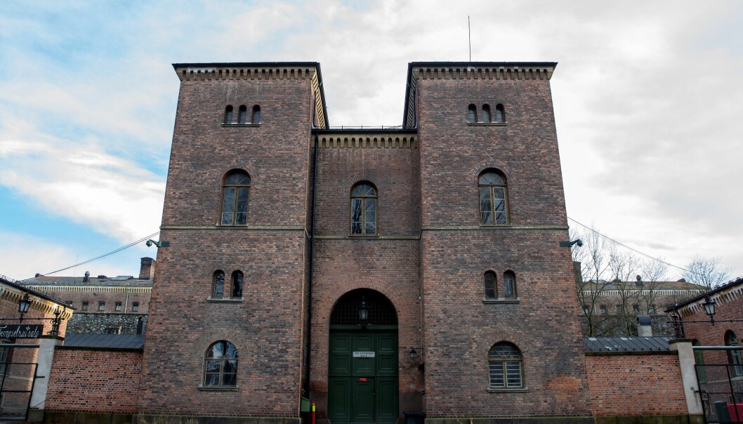 En innsatt i Oslo fengsel er siktet for drapsforsøk på en medfange søndag.