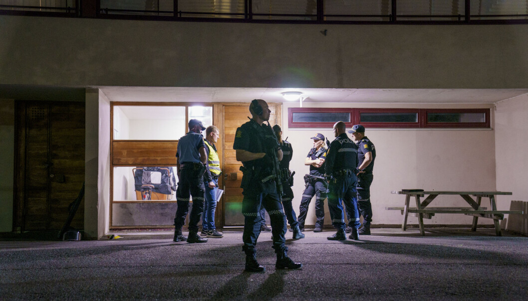 Politiet på stedet i Tvetenveien etter at to menn er funnet skutt på Trosterud i Oslo. Politiet på stedet i Tvetenveien etter at to menn er funnet skutt på Trosterud i Oslo.