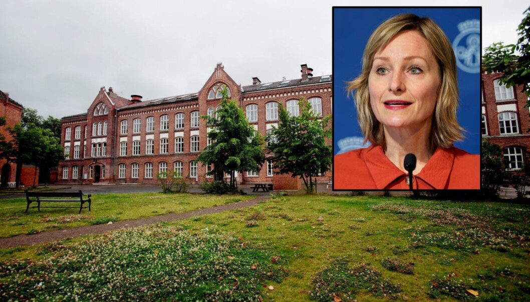 Foss videregående skole i Oslo er rammet av et smitteutbrudd – 79 elever har fått påvist smitte. Foss videregående skole i Oslo er rammet av et smitteutbrudd – 79 elever har fått påvist smitte.