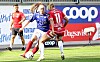 Høyreback Janni Thomsen var sentral i det lille Vålerenga skapte lørdag ettermiddag. Her utfordrer hun Sandvikens Lisa Naalsund. Høyreback Janni Thomsen var sentral i det lille Vålerenga skapte lørdag ettermiddag. Her utfordrer hun Sandvikens Lisa Naalsund.