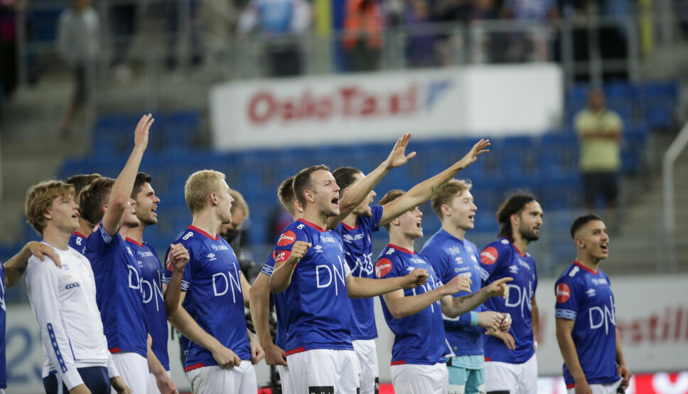Vålerenga-spillerne feirer seieren etter eliteseriekampen mellom Vålerenga og Stabæk på Intility arena.
