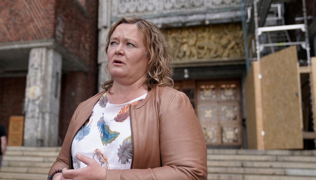 — Oslo risikerer nå å brenne inne med vaksinedoser som går ut på dato. På grunn av byrådets somling, sier Høyres gruppeleder i bystyret, Anne Haabeth Rygg. — Oslo risikerer nå å brenne inne med vaksinedoser som går ut på dato. På grunn av byrådets somling, sier Høyres gruppeleder i bystyret, Anne Haabeth Rygg.