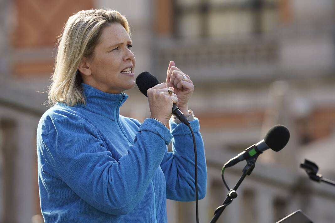Frp og partileder Sylvi Listhaug boikottet ikke demonstrasjonen foran Stortinget. Frp og partileder Sylvi Listhaug boikottet ikke demonstrasjonen foran Stortinget.
