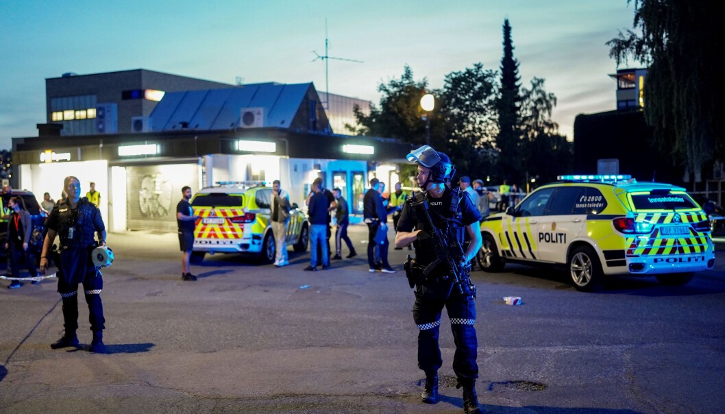 Stort politioppbud etter at en mann ble skutt og alvorlig skadd på Brynseng T-banestasjon tidligere denne uken. Stort politioppbud etter at en mann ble skutt og alvorlig skadd på Brynseng T-banestasjon tidligere denne uken.