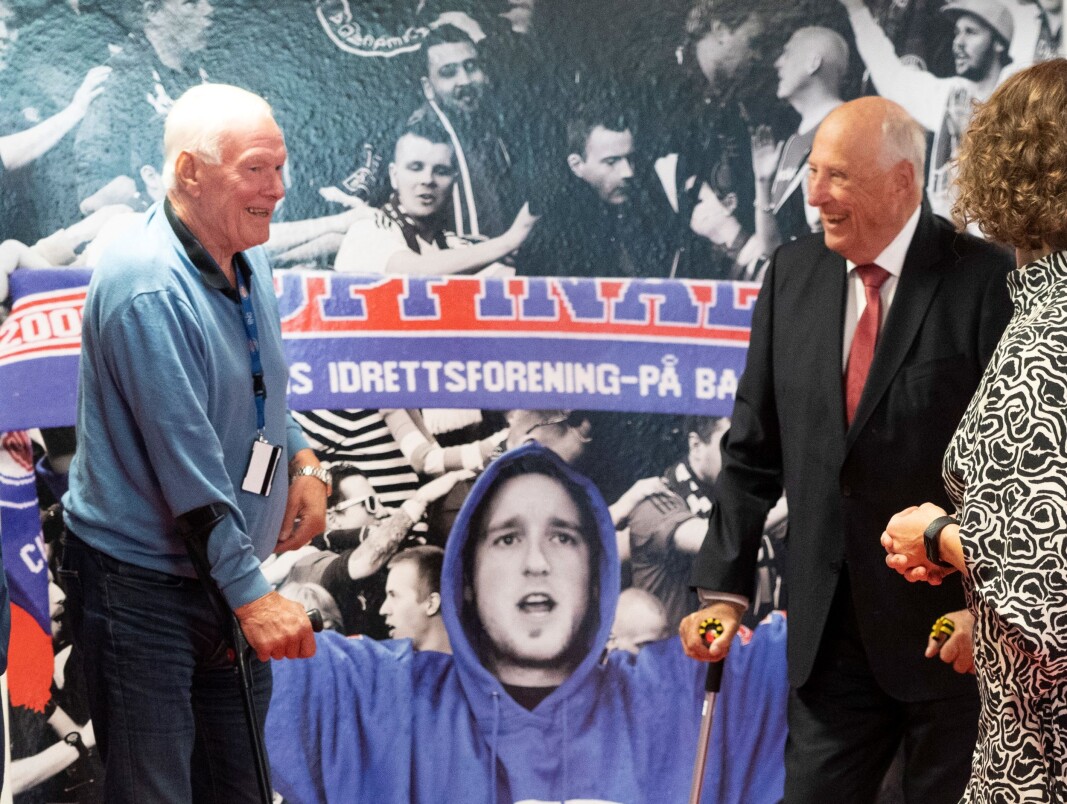 Kongen og Henger`n ler godt. Både Terje "Henger`n" Hellerud og kong Harald er kjent for humoristiske replikker. Kongen og Henger`n ler godt. Både Terje "Henger`n" Hellerud og kong Harald er kjent for humoristiske replikker.