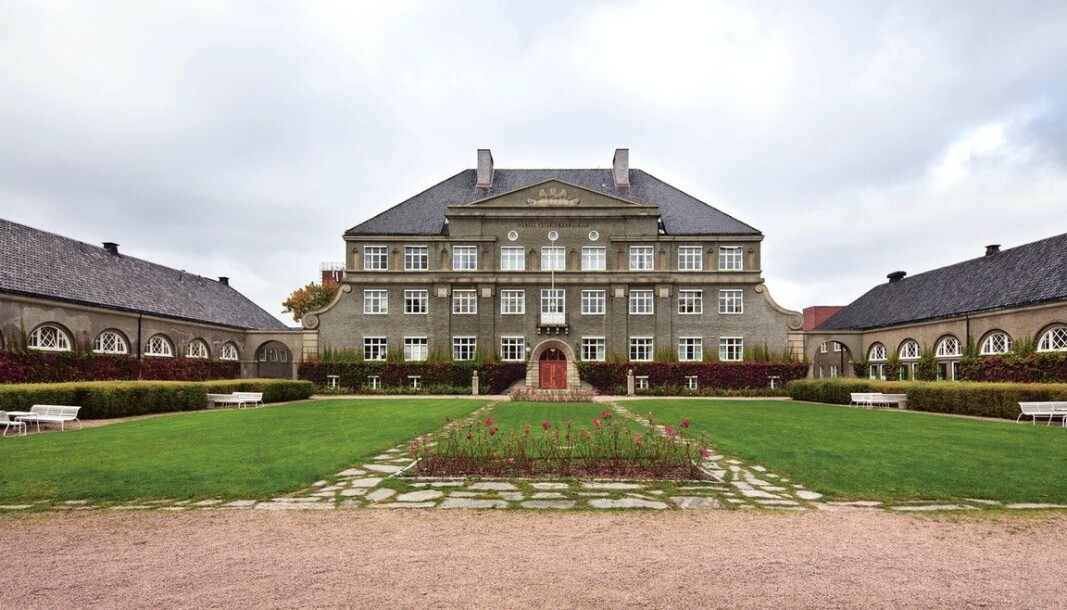 Oslobygg er igang med å utarbeide en strategi som både skal ta hensyn til ønsket om å ta i bruk Veterinærhøgskolen-eiendommen raskt, og hvilke bygg som egner seg til hva. Oslobygg er igang med å utarbeide en strategi som både skal ta hensyn til ønsket om å ta i bruk Veterinærhøgskolen-eiendommen raskt, og hvilke bygg som egner seg til hva.