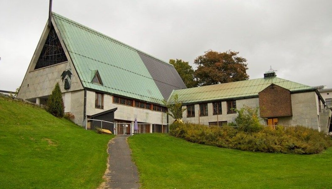 Trekantet kirke som symbol på treenigheten, men Torshov kirke minner også om en middelalderborg eller fordums festning. Trekantet kirke som symbol på treenigheten, men Torshov kirke minner også om en middelalderborg eller fordums festning.
