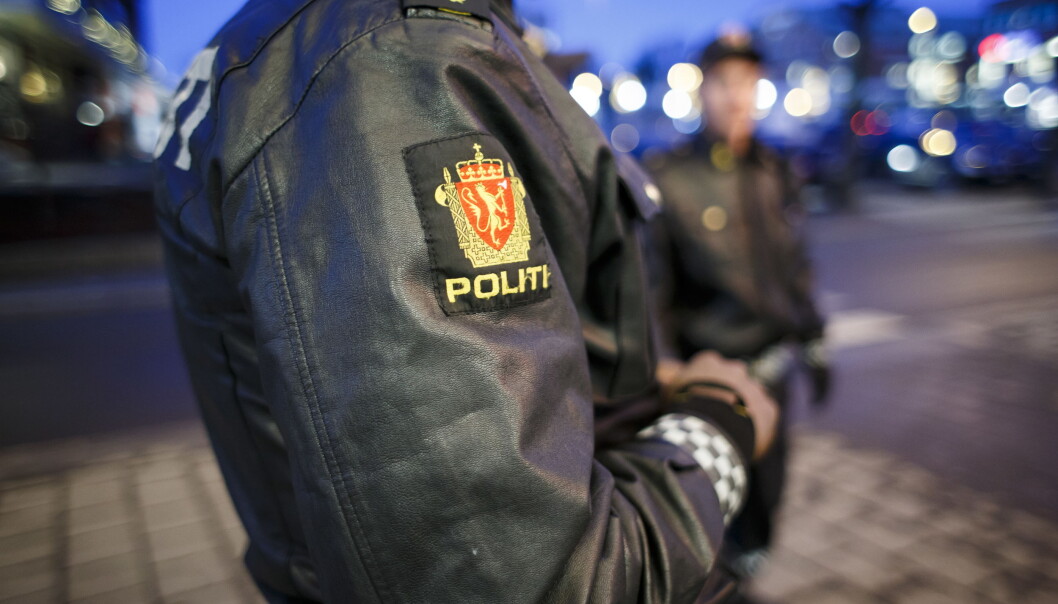 Politiet melder om to voldshendelser på Twitter i natt. En mann i tredveårene angrep en mann i tjueårene i Bogstadveien og en mann i femtiårene ment han var blitt slått ned og ranet på Tjuvholmen. Politiet melder om to voldshendelser på Twitter i natt. En mann i tredveårene angrep en mann i tjueårene i Bogstadveien og en mann i femtiårene ment han var blitt slått ned og ranet på Tjuvholmen.