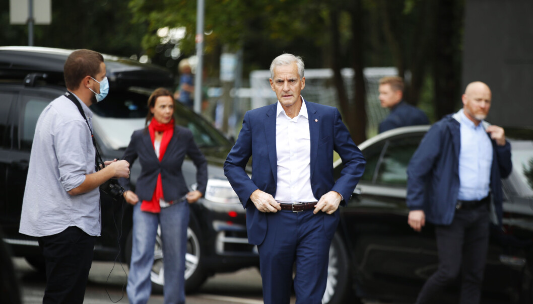 Ap-leder Jonas Gahr Støre og hans kone Marit Slagsvold avgir sin stemme i stortingsvalget 2021 på Svendstuen skole søndag formiddag. Foto: Javad Parsa / NTB Ap-leder Jonas Gahr Støre og hans kone Marit Slagsvold avgir sin stemme i stortingsvalget 2021 på Svendstuen skole søndag formiddag. Foto: Javad Parsa / NTB