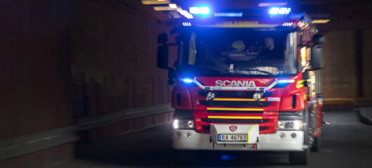 Tre personer har fått i seg røyk i forbindelse med brann i boligblokk på Grünerløkka