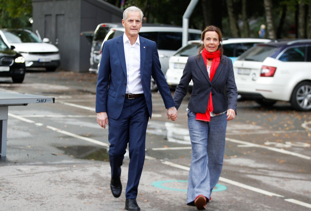 Ap-leder Jonas Gahr Støre og ektefelle Marit Slagsvold fotografert da de for en uke siden stemte ved Svendstuen skole. Ap-leder Jonas Gahr Støre og ektefelle Marit Slagsvold fotografert da de for en uke siden stemte ved Svendstuen skole.