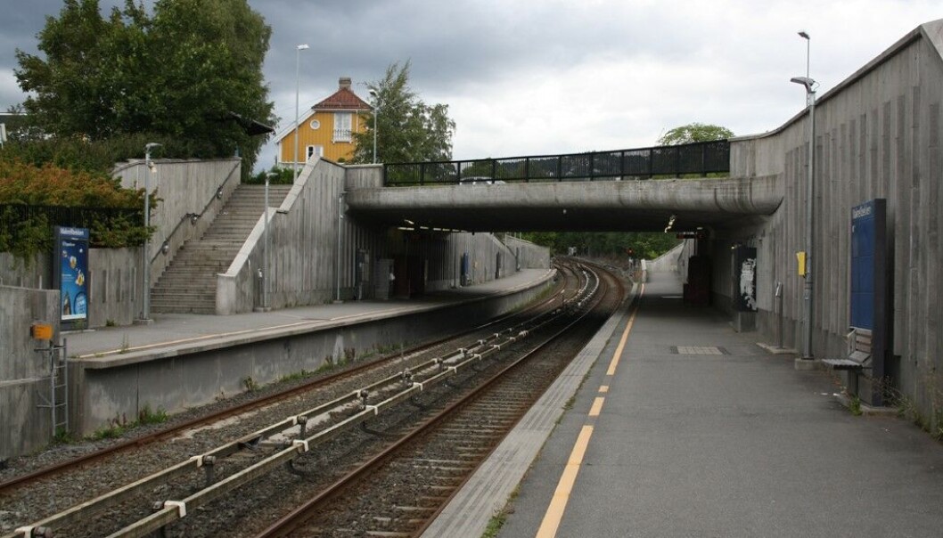 Politiet sier søndag kveld at de har kontroll på fem mindreårige etter funn av en øks og det som etterforskes som et mulig ransforsøk. Politiet sier søndag kveld at de har kontroll på fem mindreårige etter funn av en øks og det som etterforskes som et mulig ransforsøk.