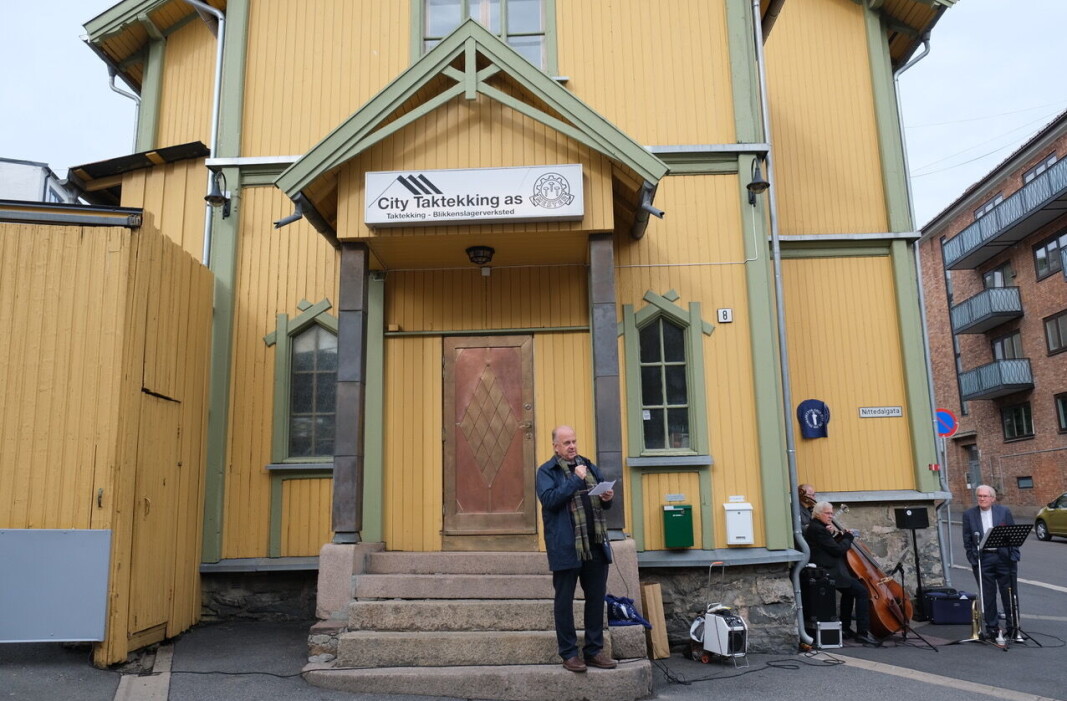En av initiativtakerne til det blå skiltet for bedehuset Betania, Arne J. Eriksen, forteller om Lille indremission i Christiania og bedehusets historie. En av initiativtakerne til det blå skiltet for bedehuset Betania, Arne J. Eriksen, forteller om Lille indremission i Christiania og bedehusets historie.