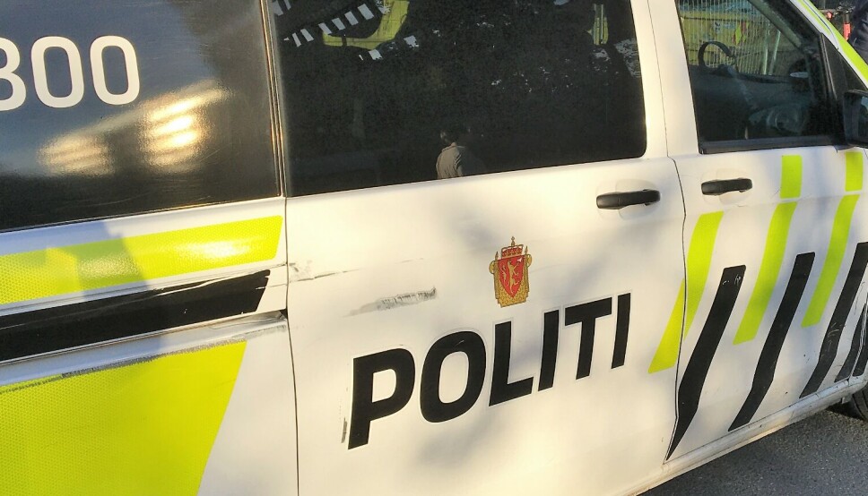 Politiet stilte opp med en rekke biler etter meldingen om masseslagsmål på Tøyen.