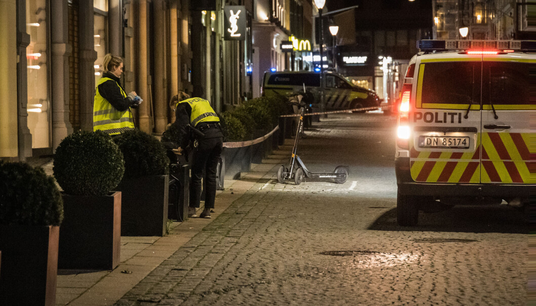 Knivstikking i Nedre Slottsgate i Oslo sentrum natt til søndag. En mann er fraktet til sykehus med skader. Foto: Alexander Vestrum / NTB Knivstikking i Nedre Slottsgate i Oslo sentrum natt til søndag. En mann er fraktet til sykehus med skader. Foto: Alexander Vestrum / NTB
