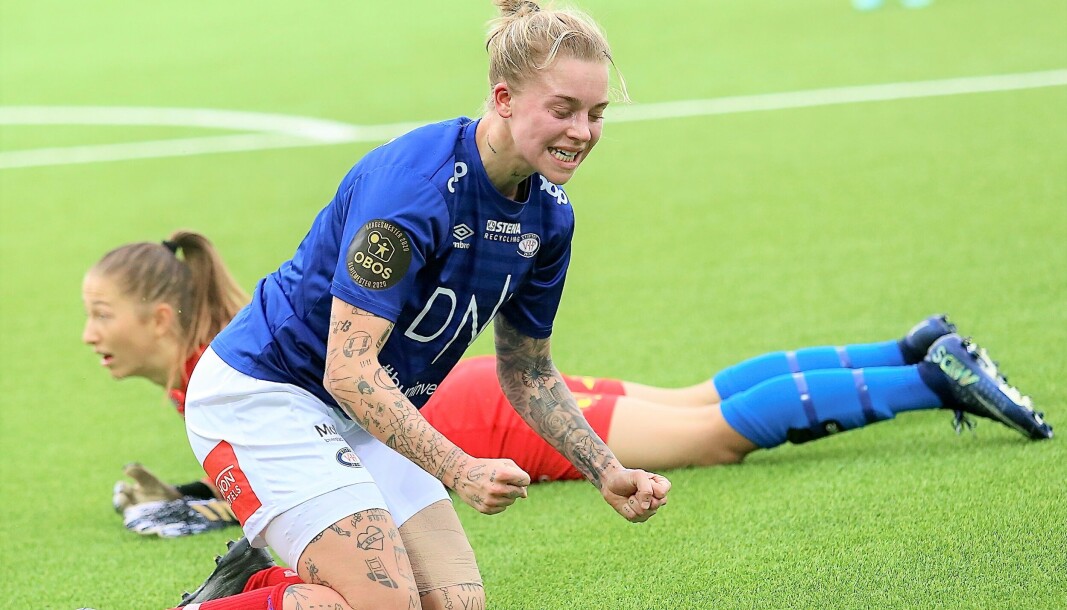 Marie Dølvik Markussen og resten av Vålerenga-damene kunne juble etter å ha slått erkerival Lillestrøm 2-1 hjemme på Valle søndag ettermiddag. Marie Dølvik Markussen og resten av Vålerenga-damene kunne juble etter å ha slått erkerival Lillestrøm 2-1 hjemme på Valle søndag ettermiddag.