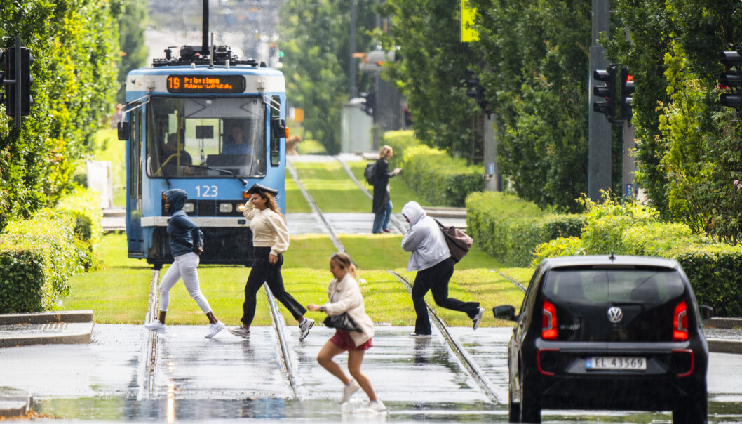 Det er bare å finne frem regnjakka og paraplyen. Denne uka blir det regn, ifølge Yr. Det er bare å finne frem regnjakka og paraplyen. Denne uka blir det regn, ifølge Yr.