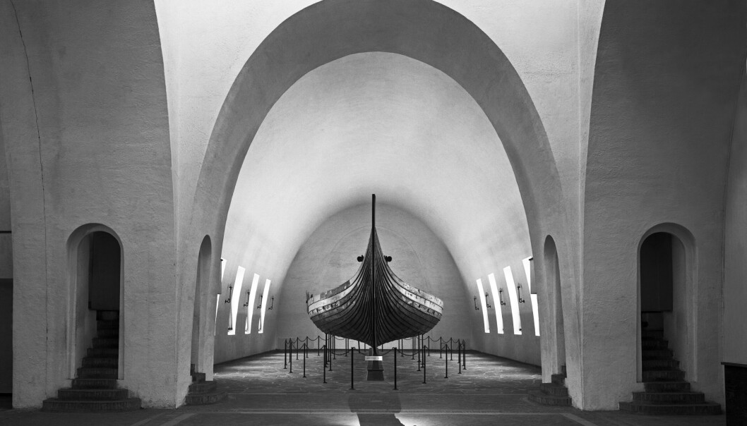 Gokstadskipet i Vikingskipshuset, foto fra 1938. Gokstadskipet i Vikingskipshuset, foto fra 1938.