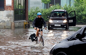Store mengder regn i Oslo og på Østlandet: - Flytt bilen og ta gjenstander opp fra kjellere
