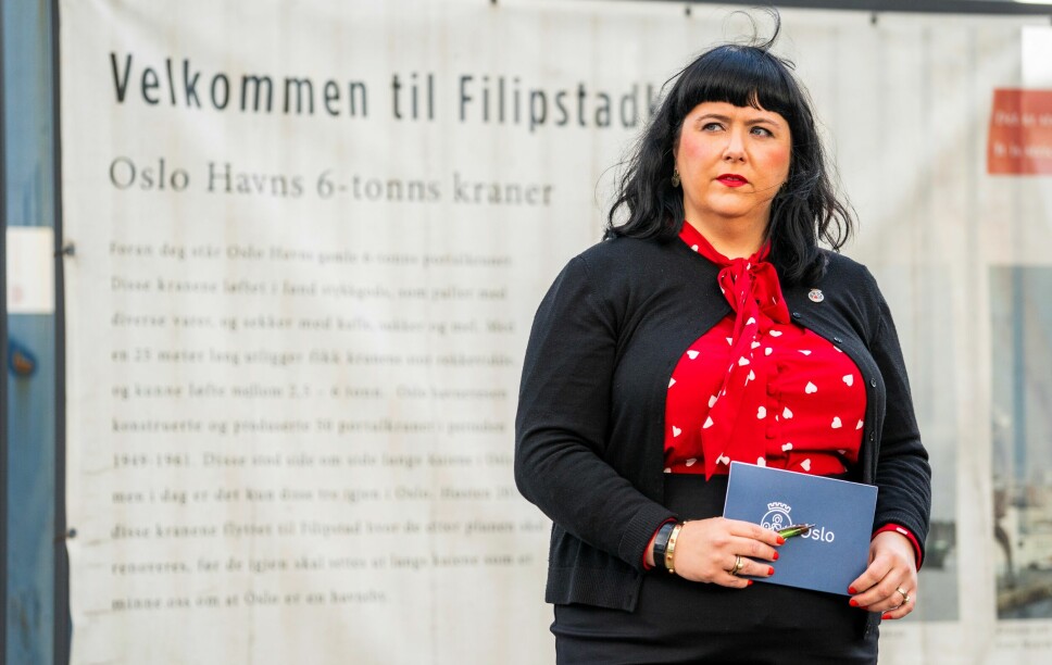 Teksten bak næringsbyråd Victoria Marie Evensen (Ap) sier velkommen til Filipstad. Men nå frykter kulturaktører at de ikke er velkomne tilbake i Ali-kaffebygget. Som eies av kommunale Oslo Havn.